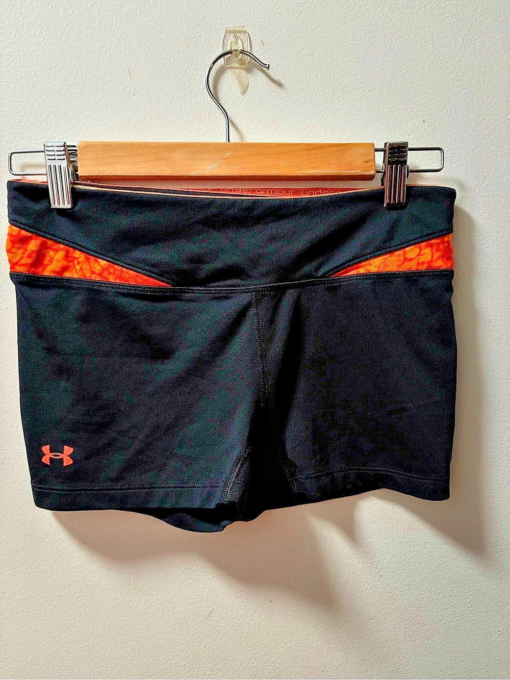 Under Armour HeatGear Athletic Shorts in Black & Orange Size Medium